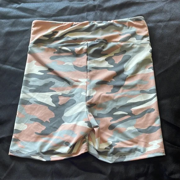 White birch camo shorts - Picture 2 of 3